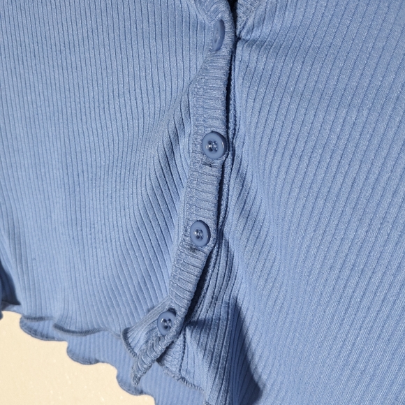 Periwinkle cropped button up - Picture 6 of 7